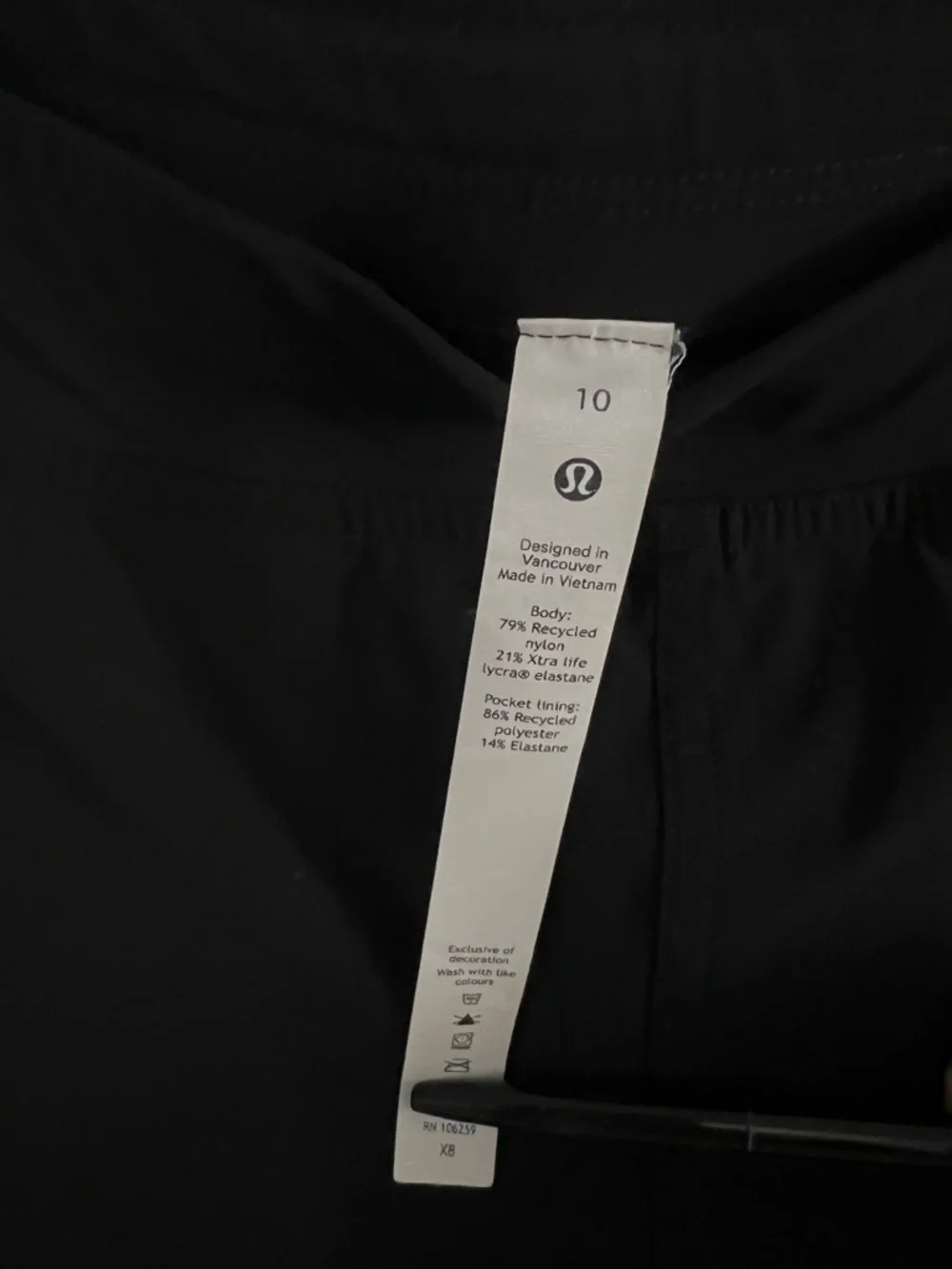 Lululemon Black Cropped Joggers. SIZE 10.